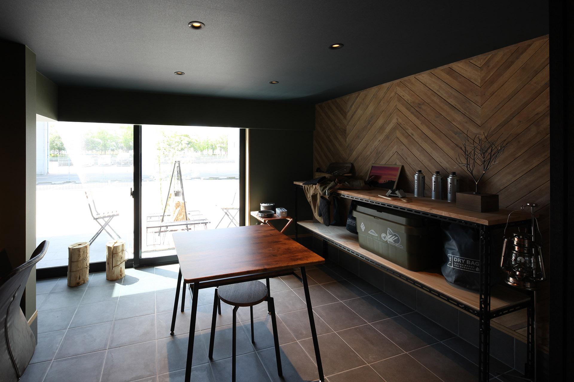 アウトドア好きのご主人の趣味室