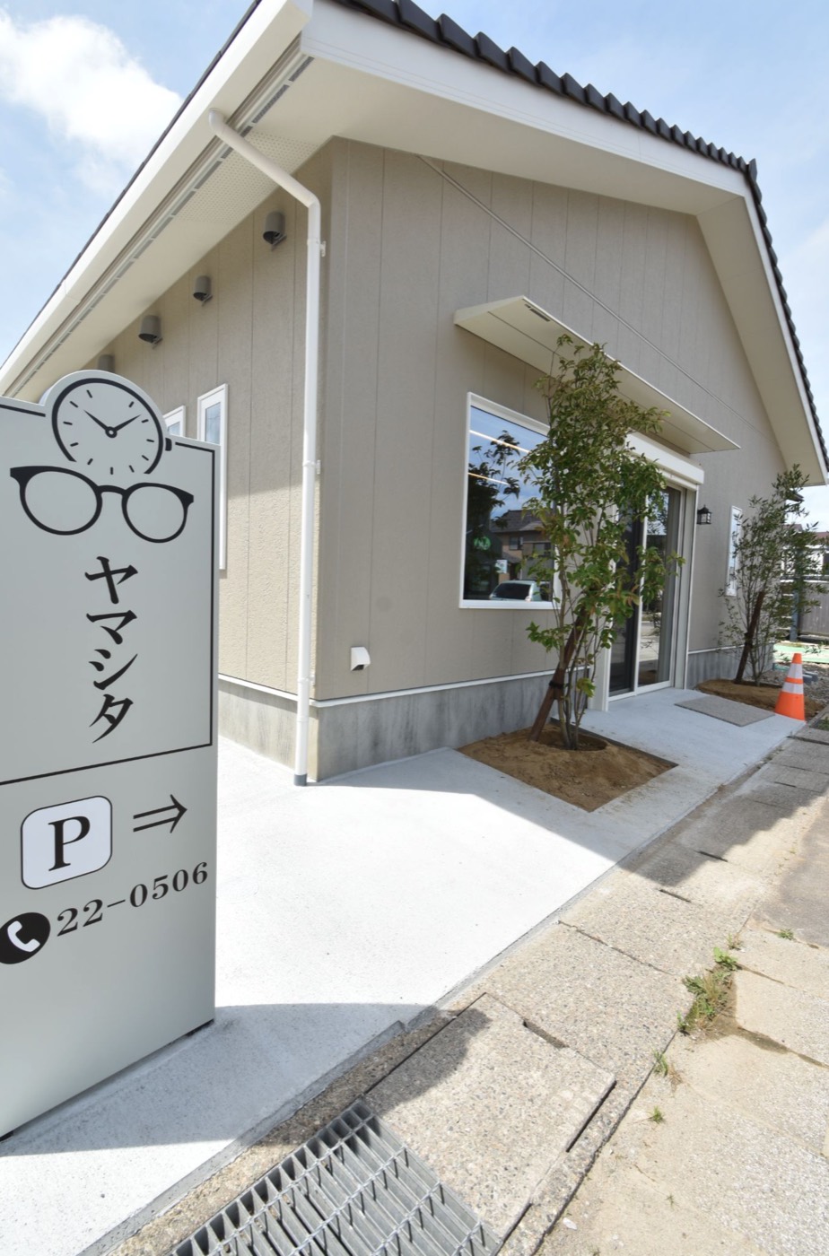 山下時計店の新店舗外観とサイン