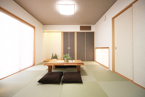 客間や日常の寛ぎの場として利用できる和室