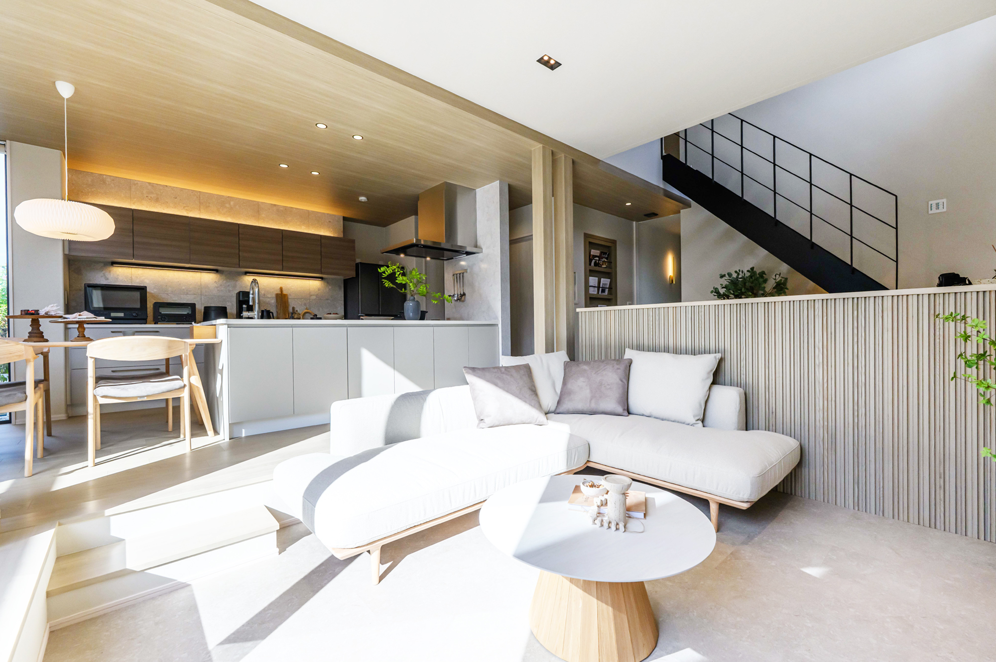 高天井＋サンクンリビング